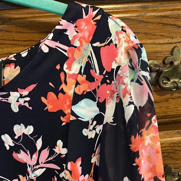 New Directions Flutter Sleeve Floral Tunic in Orange and Pink - Picture 11 of 17